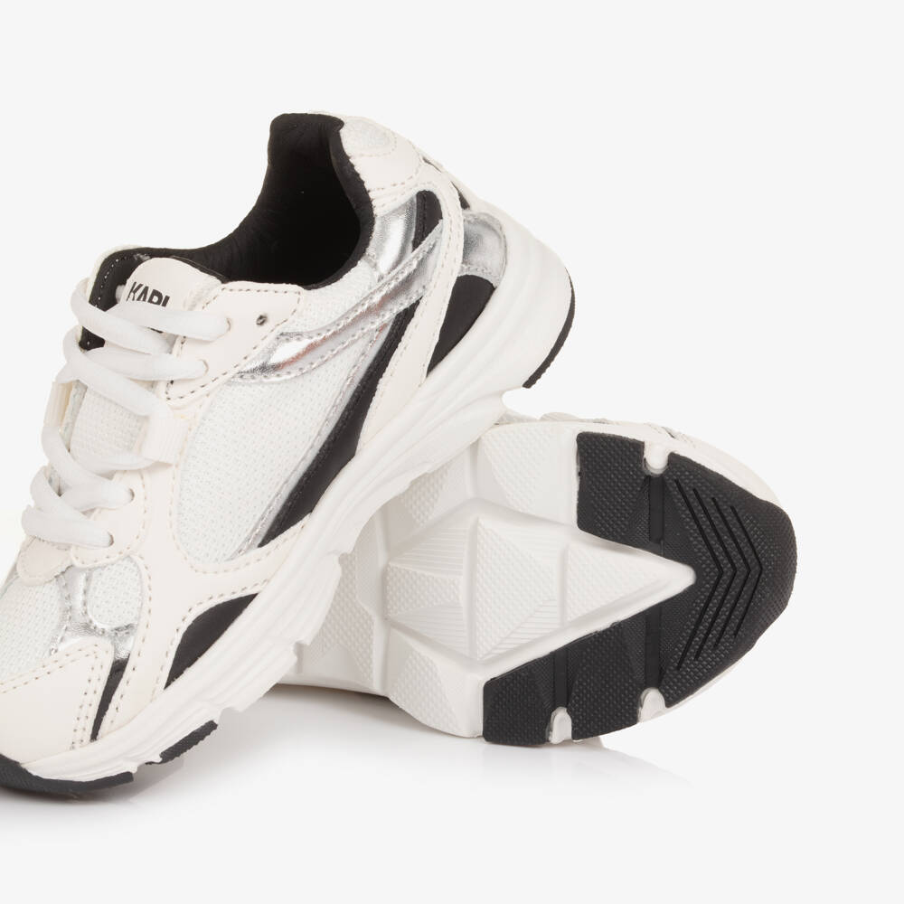 KARL LAGERFELD KIDS-حذاء رياضي بشعار KL لون أبيض وفضي للأولاد | Childrensalon