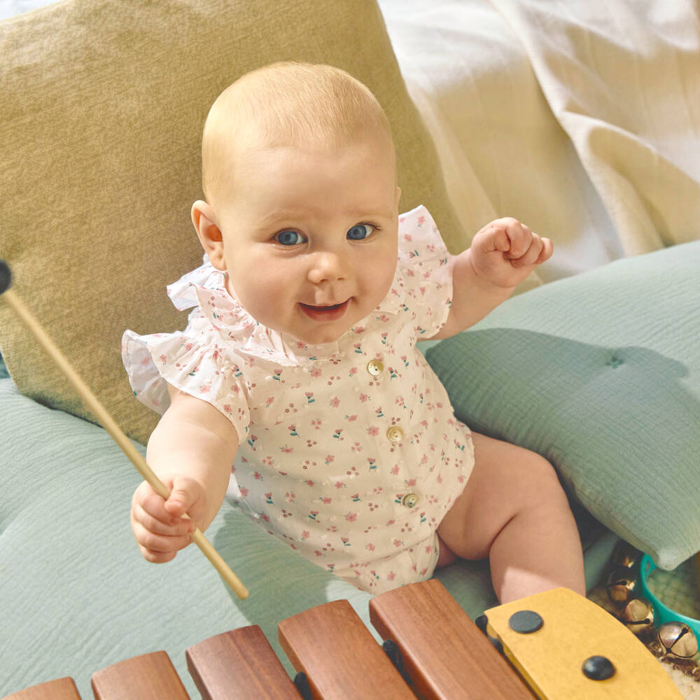 Laranjinha-Baby Girls White & Pink Floral Print Plumeti Cotton Shortie | Childrensalon