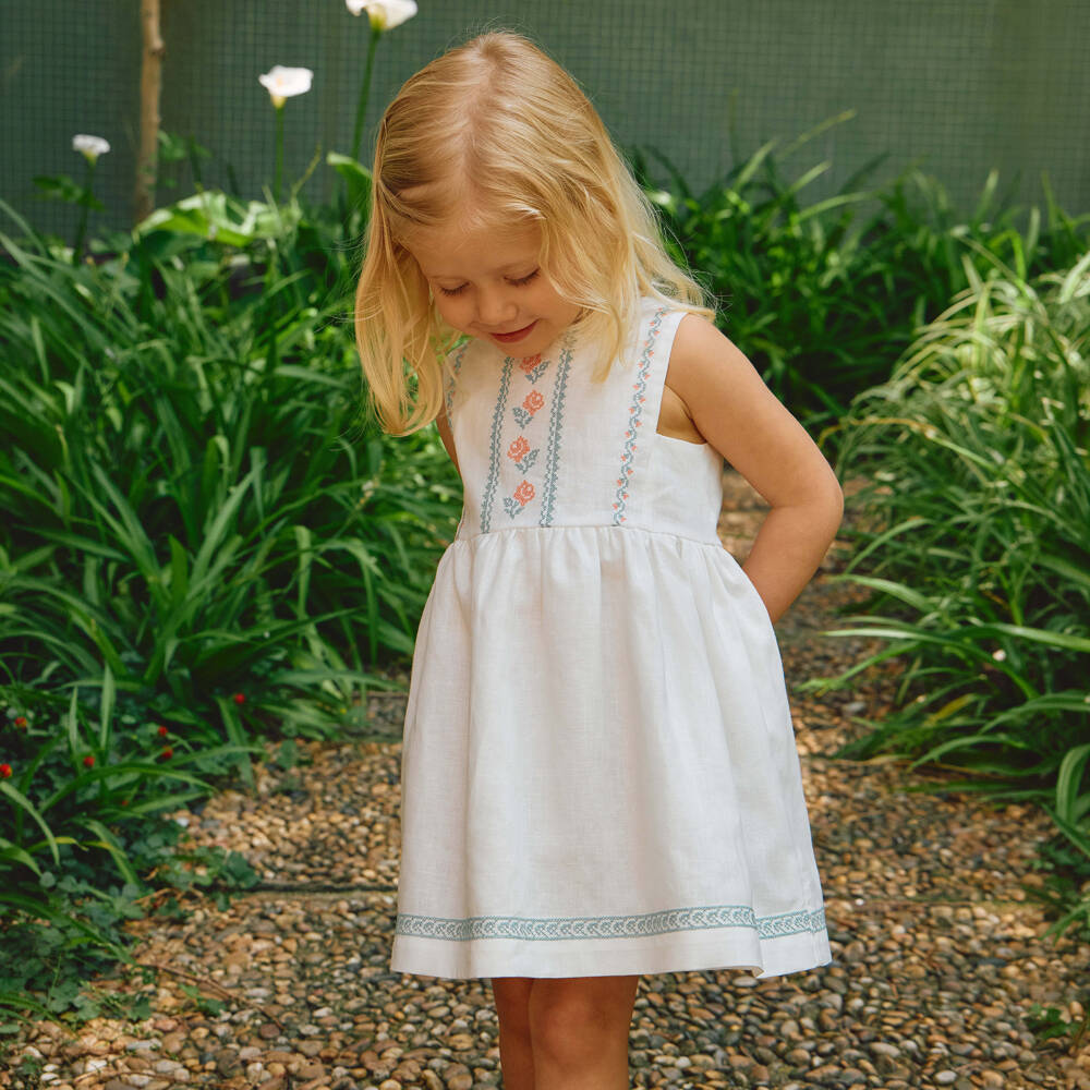 Laranjinha-Girls White Embroidered Cotton & Linen Dress | Childrensalon