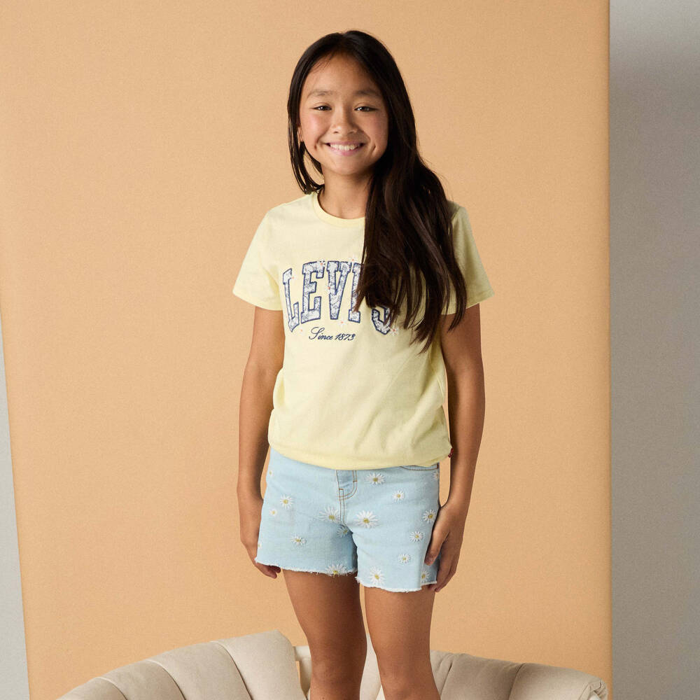 Levi's-تيشيرت بشعار دانتيل لون أصفر باستيل للبنات | Childrensalon