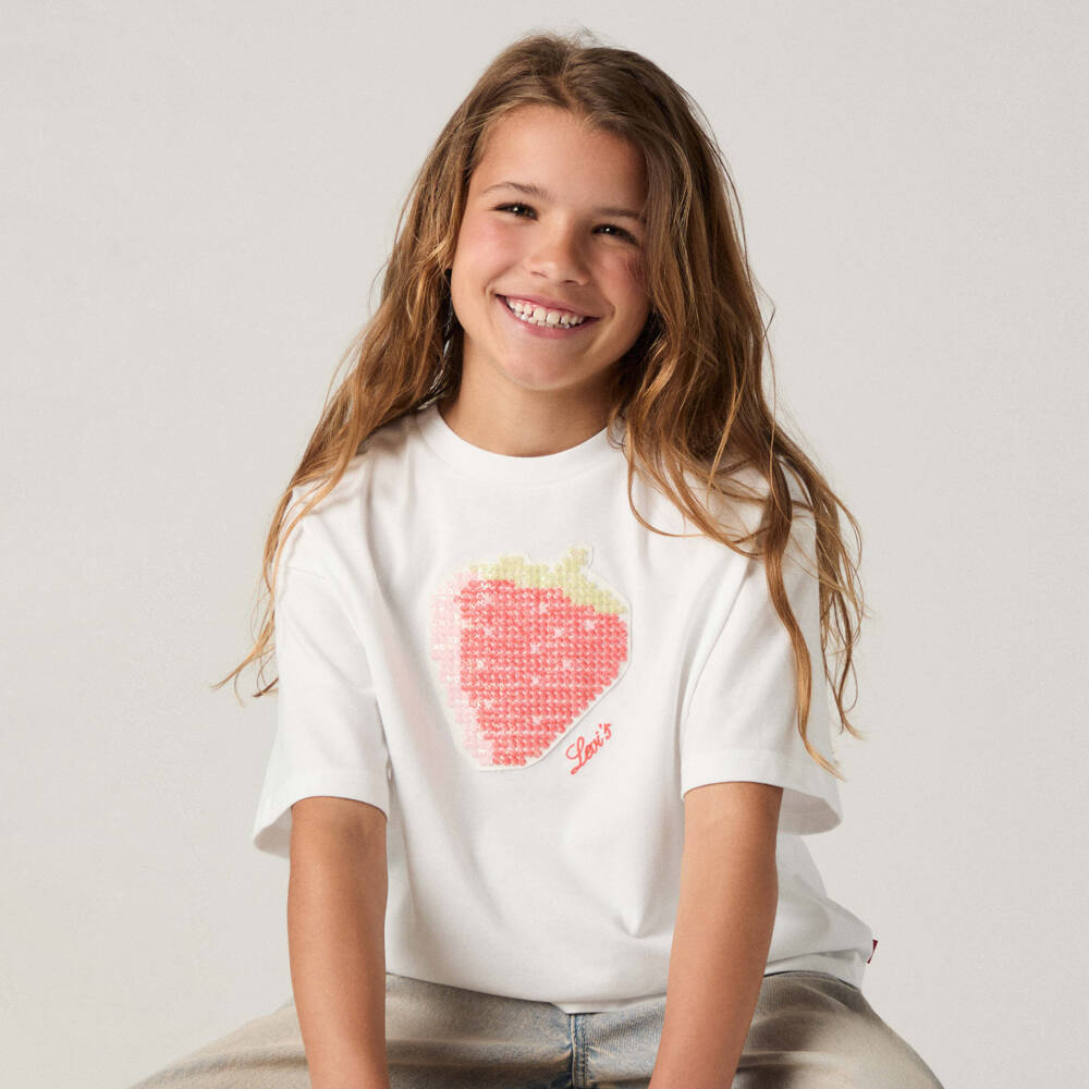 Levi's-تيشيرت قطن بتطريز فراولة لون أبيض للبنات | Childrensalon