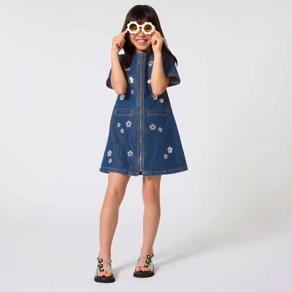 MARC JACOBS-فستان دنيم مزين بزهور الأقحوان والترتر لون أزرق للبنات | Childrensalon