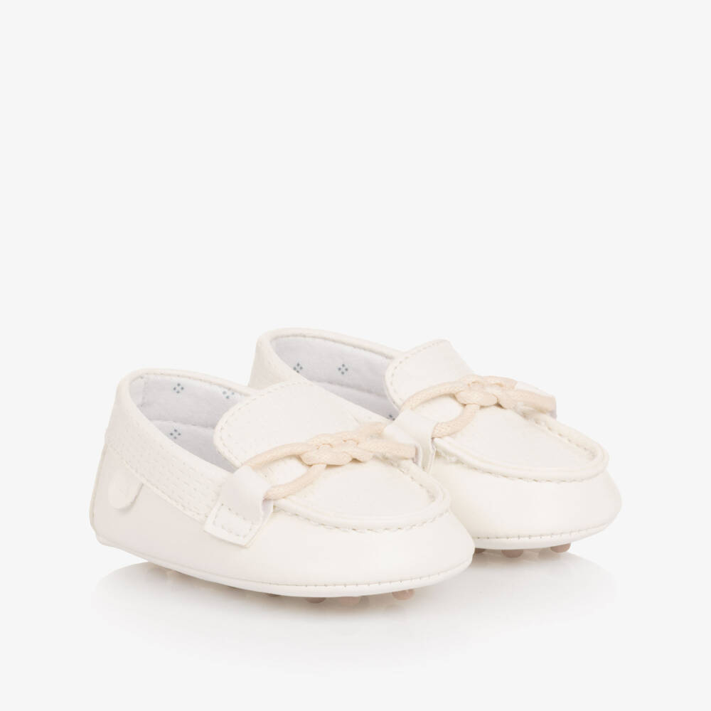 Mayoral Newborn- موكاسين جلد صناعي لون أبيض للأولاد الرضع | Childrensalon
