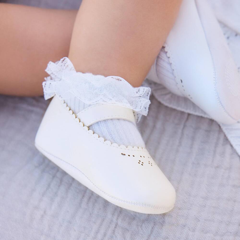 Mayoral Newborn-حذاء ما قبل المشي لون عاجي للبنات الرضع | Childrensalon