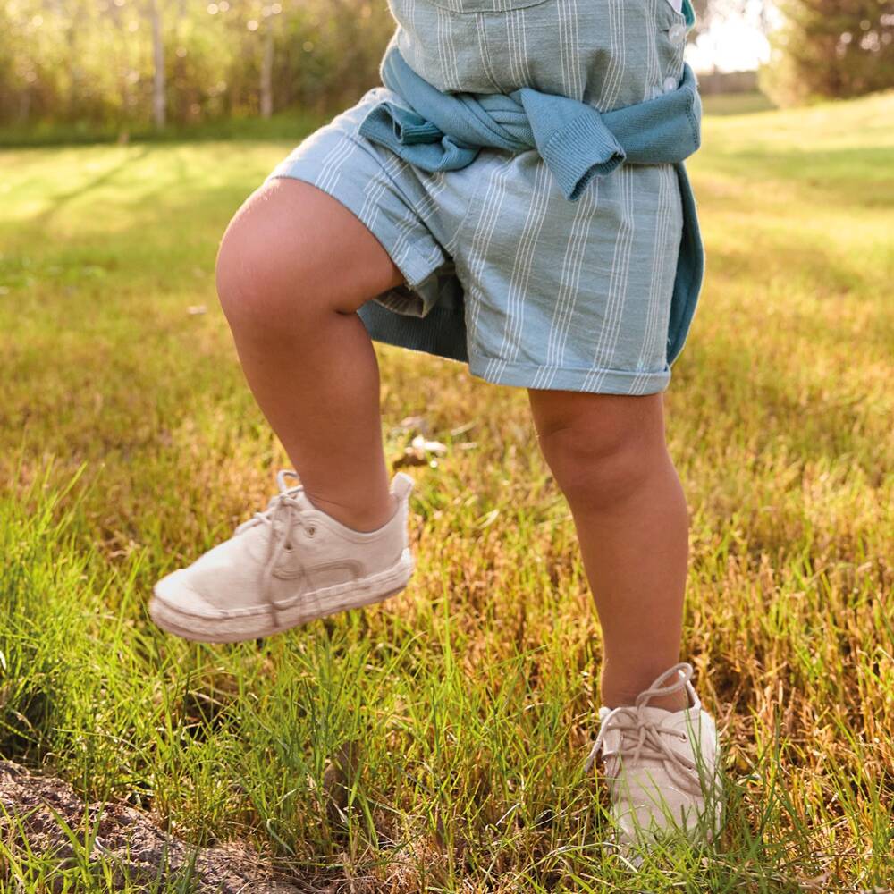 Mayoral-حذاء إسبادريل برباط قطن لون بيج للأولاد | Childrensalon