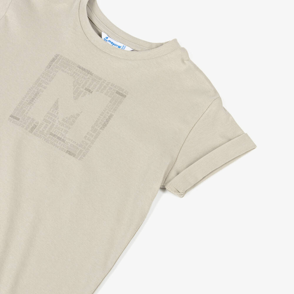 Mayoral-Футболка бежевая из хлопкового трикотажа с тональным логотипом для мальчиков | Childrensalon