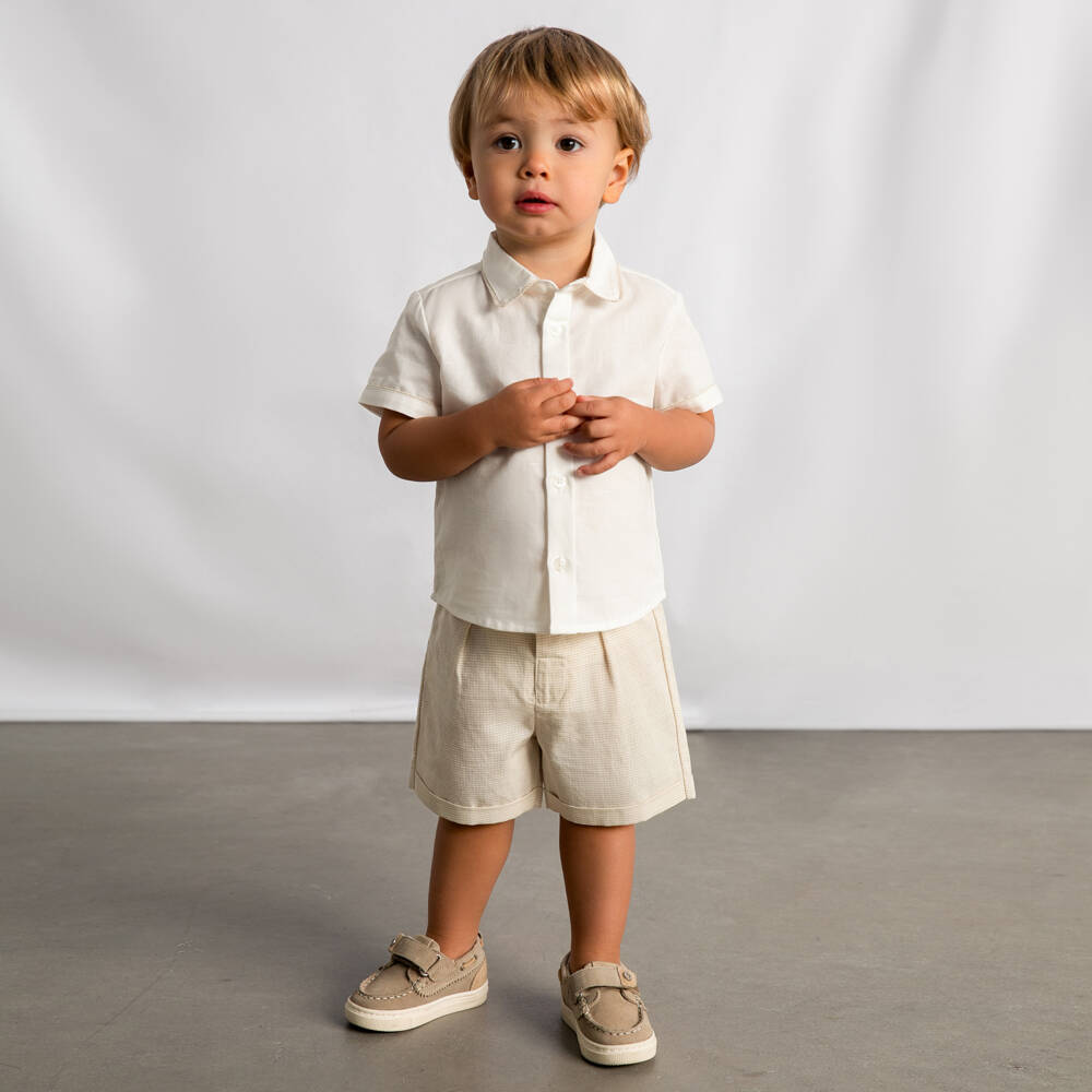 Mayoral-طقم قميص وشورت قطن لون عاجي وبيج للأولاد | Childrensalon