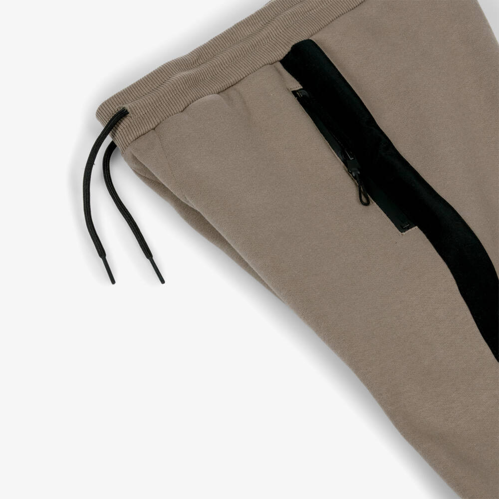 Mayoral Нукутаваке-Джоггеры цвета тауп с карманами на молнии и шнурком для мальчиков | Childrensalon