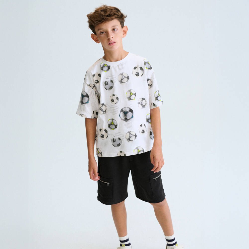 Mayoral Нукутаваке-Футболка белая из хлопкового трикотажа с футбольным принтом для мальчиков | Childrensalon