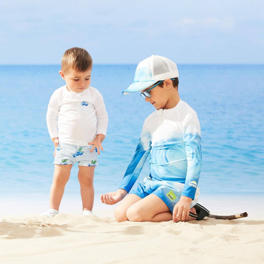 Meia Pata-Boys White Blueberry Print Swim Top (UPF50+) | Childrensalon