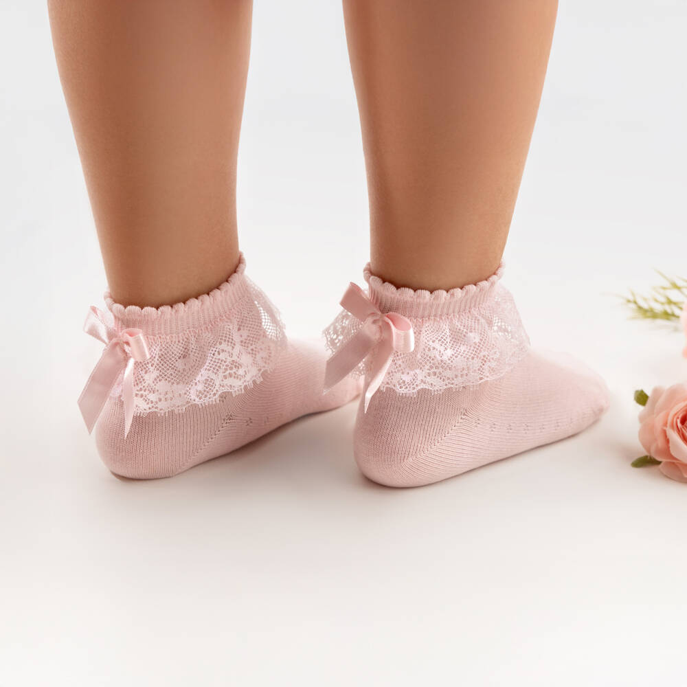 Meia Pata-Girls Pale Pink Ankle Socks with Lace & Bows | Childrensalon
