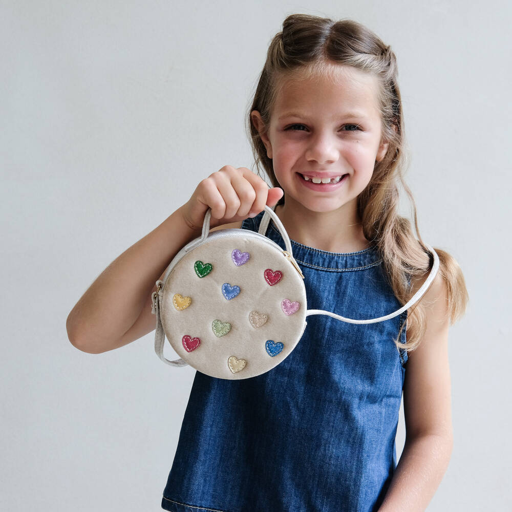 Mimi & Lula-Сумка бежевая из бархата с разноцветными сердечками для девочек (15см) | Childrensalon