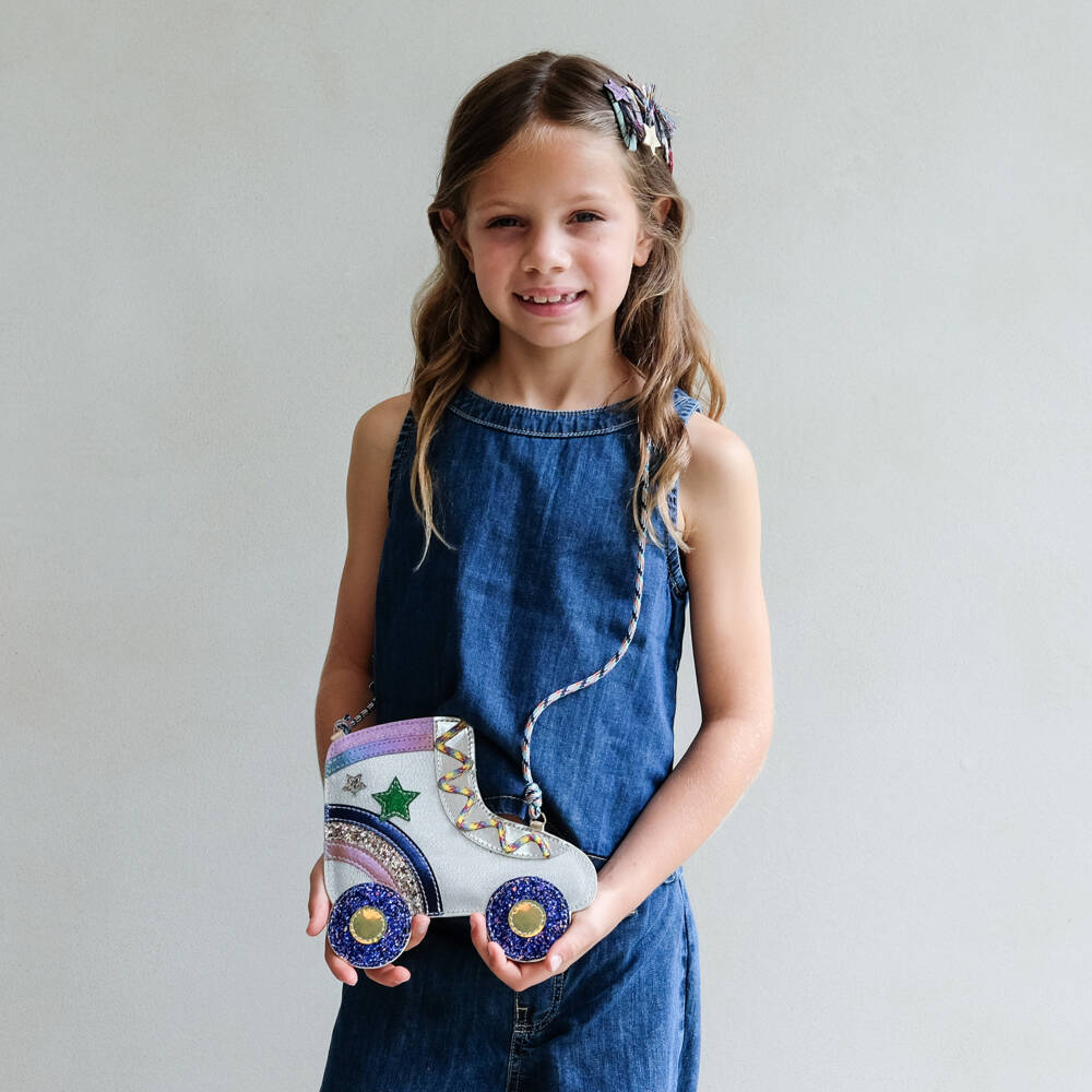 Mimi & Lula-حقيبة بتصميم حذاء تزلج لون فضي برّاق للبنات (19 سم) | Childrensalon