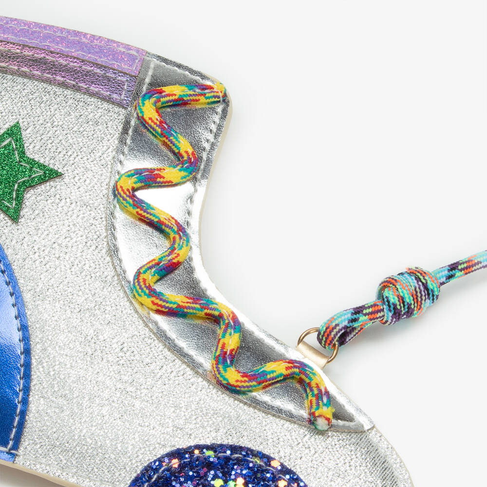 Mimi & Lula-حقيبة بتصميم حذاء تزلج لون فضي برّاق للبنات (19 سم) | Childrensalon