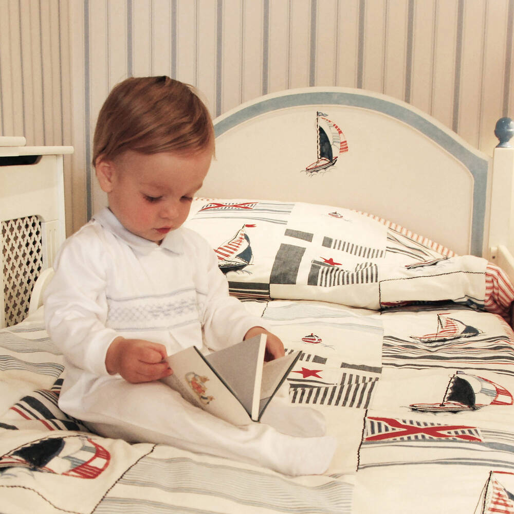 Mini-la-Mode-Белый комбинезон из хлопка пима с присборенной вышивкой | Childrensalon