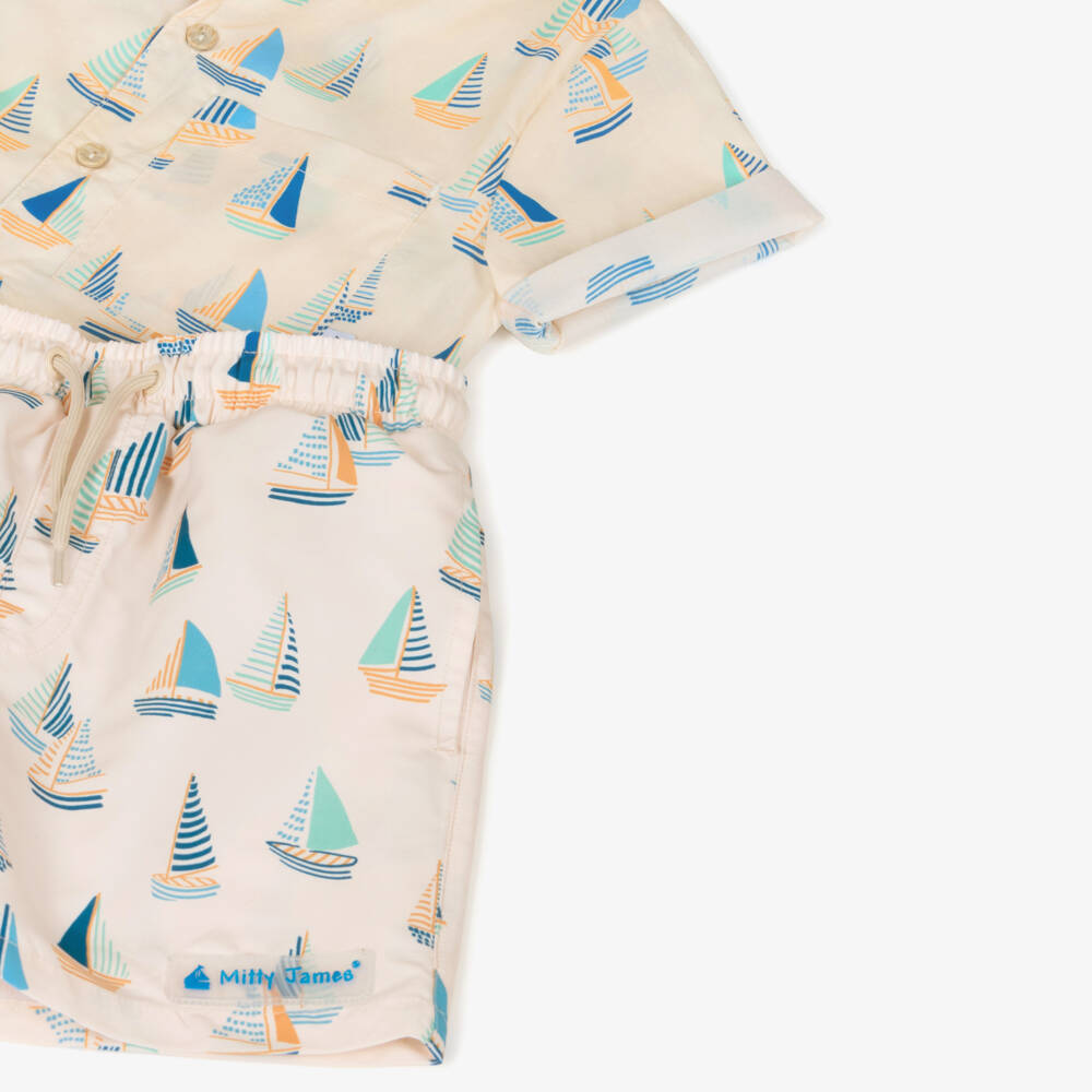 Mitty James-طقم قميص وشورت سباحة بطبعة قارب لون بيج للأولاد | Childrensalon