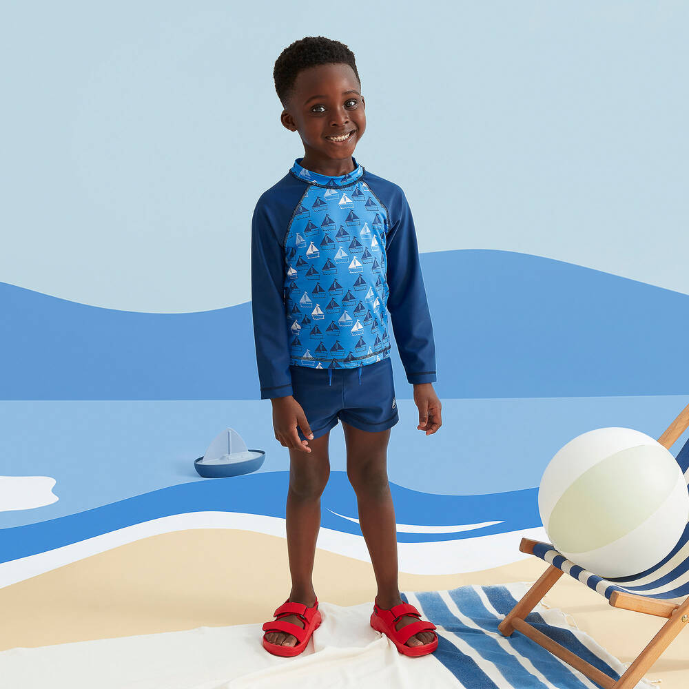 Mitty James-طقم سباحة بشعار قارب لون أزرق للأولاد (UPF 50+) | Childrensalon