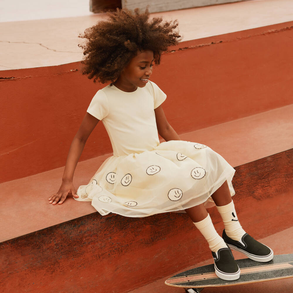 Molo-Платье бежевое со смайлами из пайеток для девочек | Childrensalon