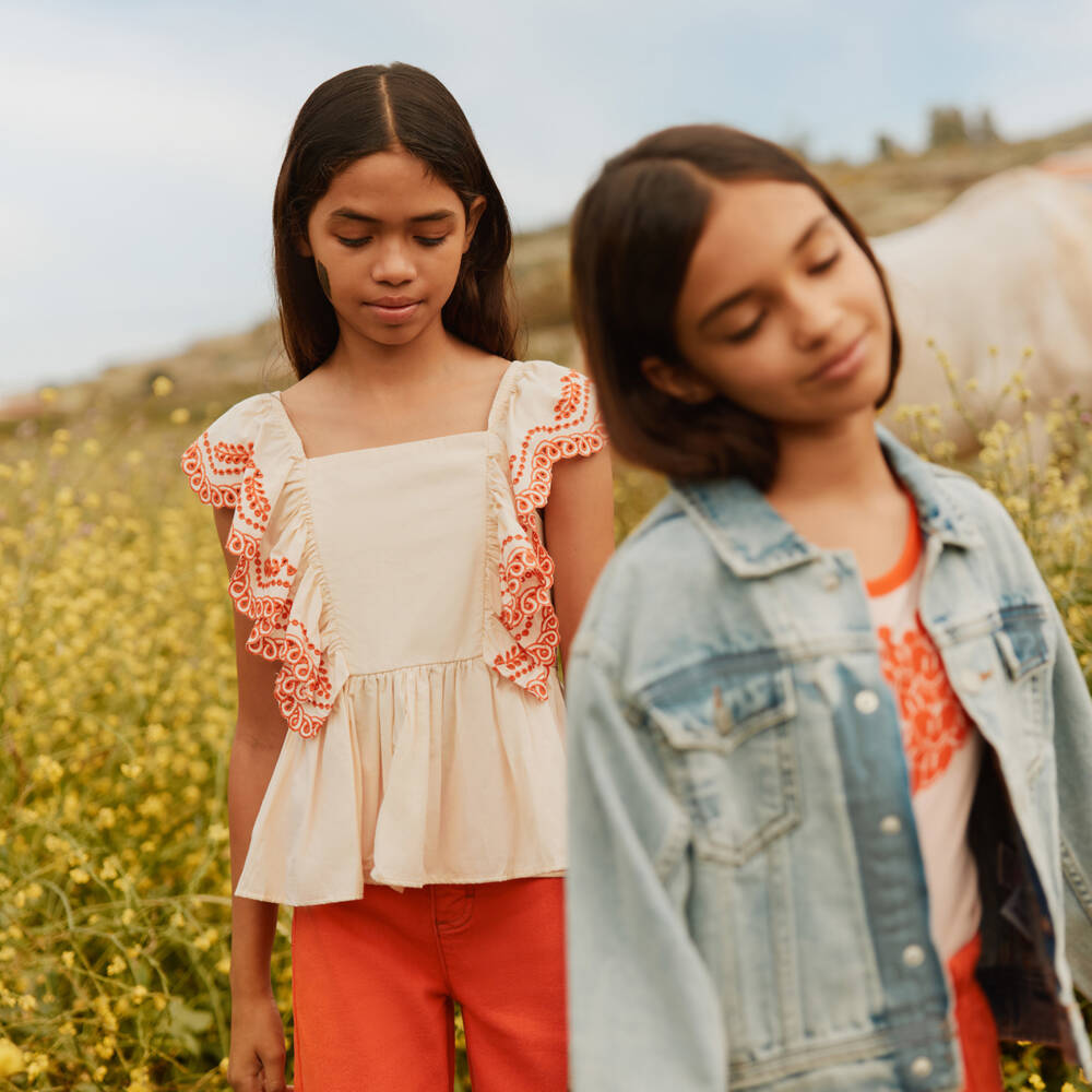 Molo-Блузка кремовая хлопковая с оранжевой вышивкой для девочек | Childrensalon