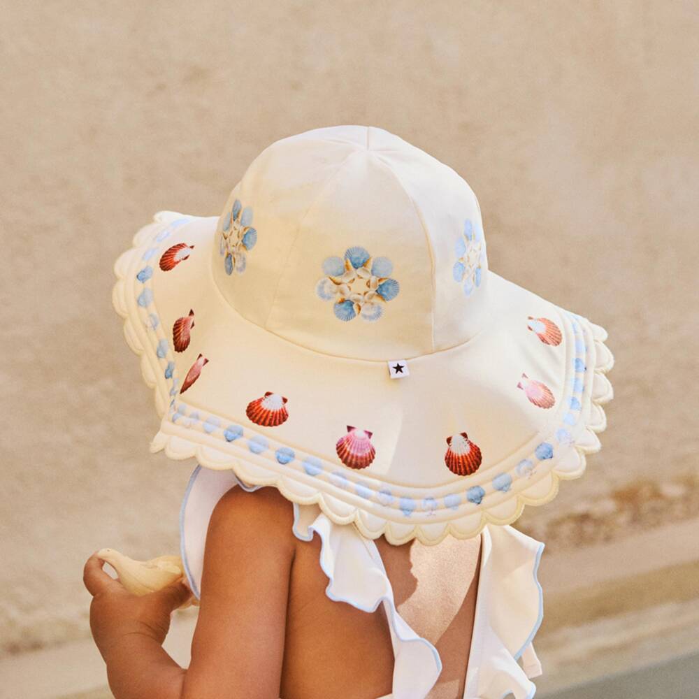 Molo-قبعة سباحة بطبعة أصداف لون عاجي للبنات (UPF50+) | Childrensalon