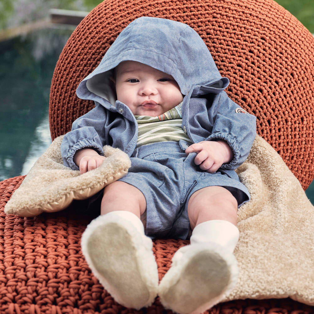 Moncler Enfant-تيشيرت مخطط بشعار لوح تزلج لون كاكي فاتح للأولاد | Childrensalon