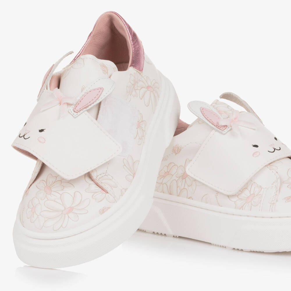 Monnalisa-حذاء رياضي جلد صناعي مزين بأرانب وورود لون أبيض للبنات | Childrensalon