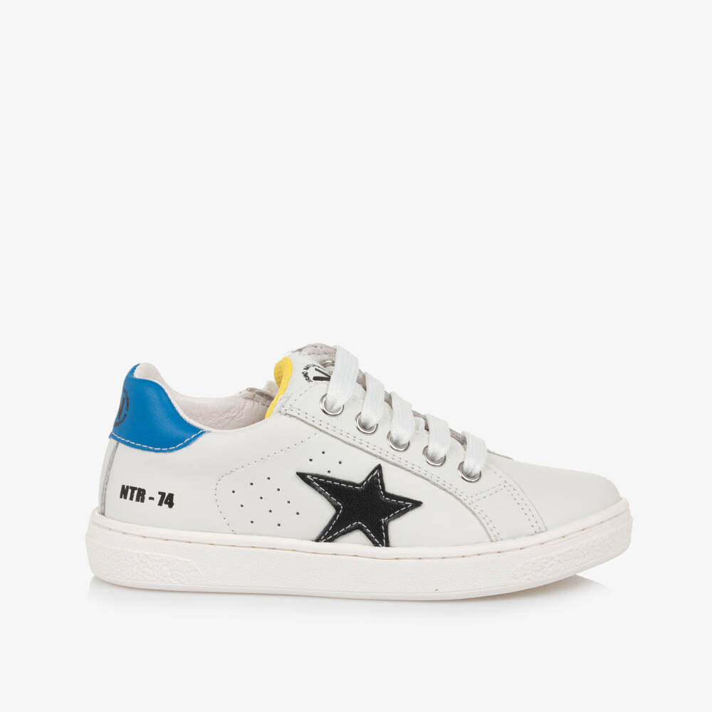 Naturino-Boys White Leather & Black Star Lace-Up Trainers | Childrensalon