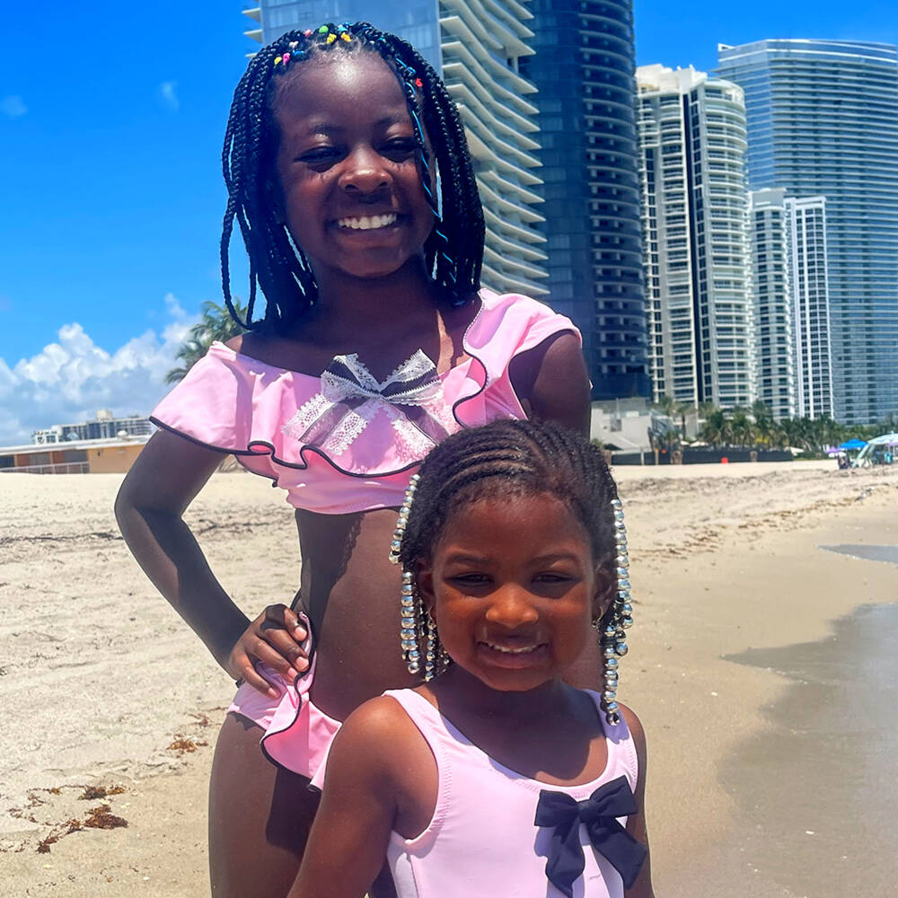 Nessi Byrd-بيكيني مزين بكشكش وفيونكة دانتيل لون زهري فاتح للبنات | Childrensalon