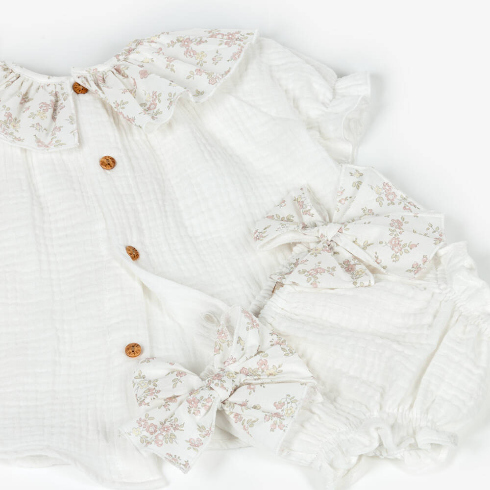 Paloma de la O-Baby Girls White Cotton Muslin Shorts Set with Floral Trim | Childrensalon