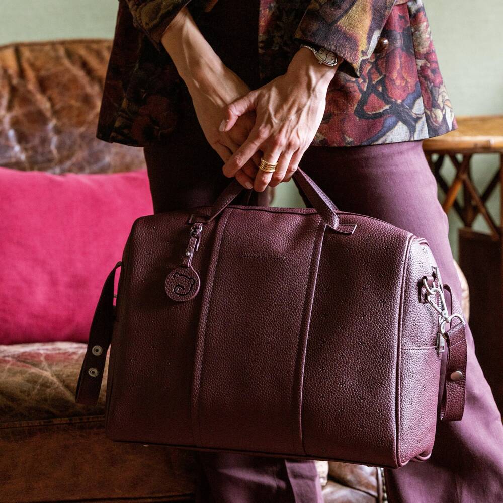 Pasito a Pasito-حقيبة تغيير الحفاضات جلد صناعي لون أحمر برغندي (37 سم) | Childrensalon