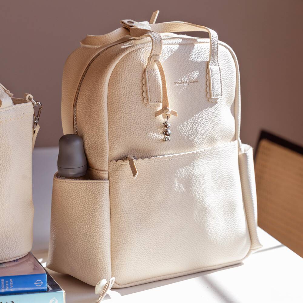 Pasito a Pasito Walking Mum-حقيبة ظهر لتغيير الحفاضات جلد صناعي لون كريمي (38 سم) | Childrensalon