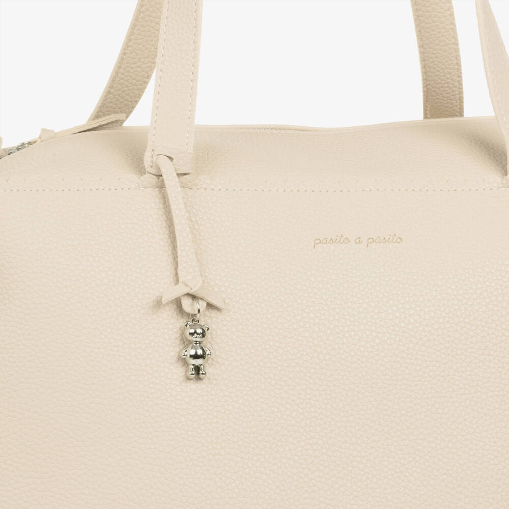 Pasito a Pasito-حقيبة تغيير الحفاضات جلد صناعي لون عاجي للرضع (50 سم) | Childrensalon