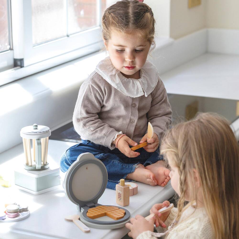 Pasito a Pasito-Sage Green Wooden Waffle Maker Toy (16cm) | Childrensalon