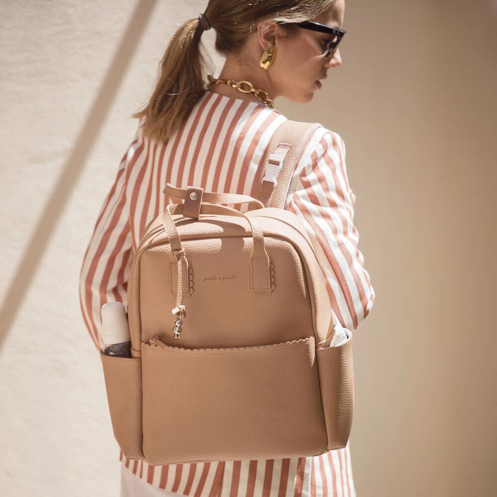 Pasito a Pasito Walking Mum-حقيبة ظهر لتغيير الحفاضات جلد صناعي لون بني فاتح (38 سم) | Childrensalon
