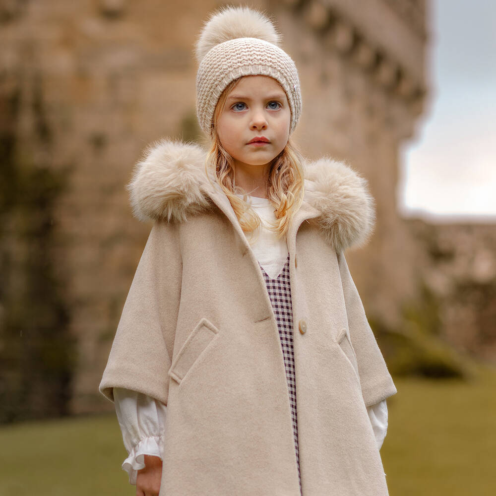 PAZ Rodríguez-Бежевое пальто с искусственным мехом для девочек | Childrensalon