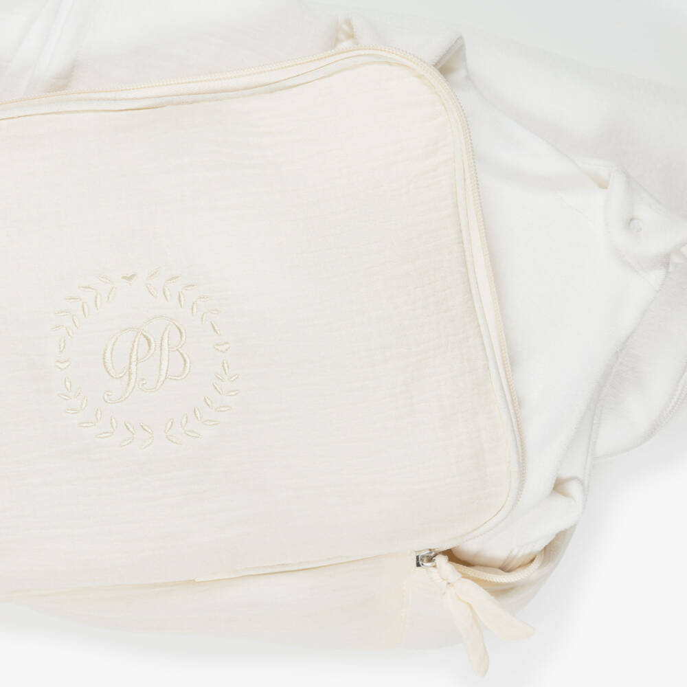 Petit Bateau-Подарочный комплект с комбинезоном кремовый велюровый с муслиновым чехлом (30см) | Childrensalon