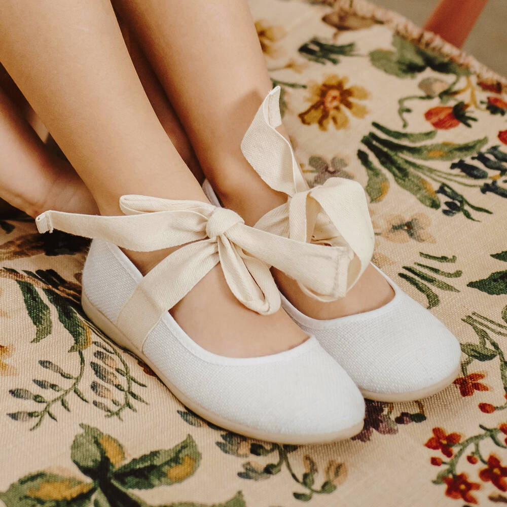 Pisamonas-Girls White Woven Textile Ballerina Pumps with Bows | Childrensalon