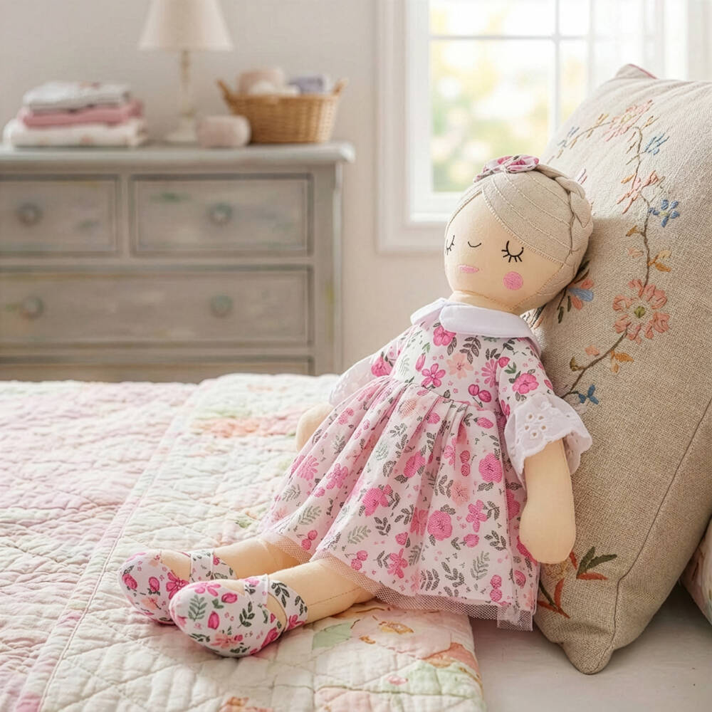 Powell Craft-دمية قطن لون أبيض وزهري بطبعة ورود (38 سم) | Childrensalon