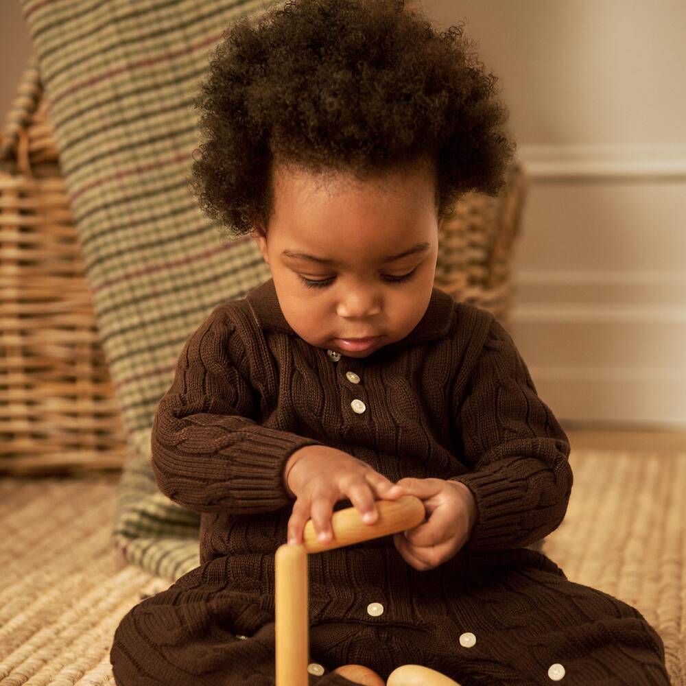Ralph Lauren-رومبر قطن محبوك كابل لون بني للأولاد الرضع | Childrensalon