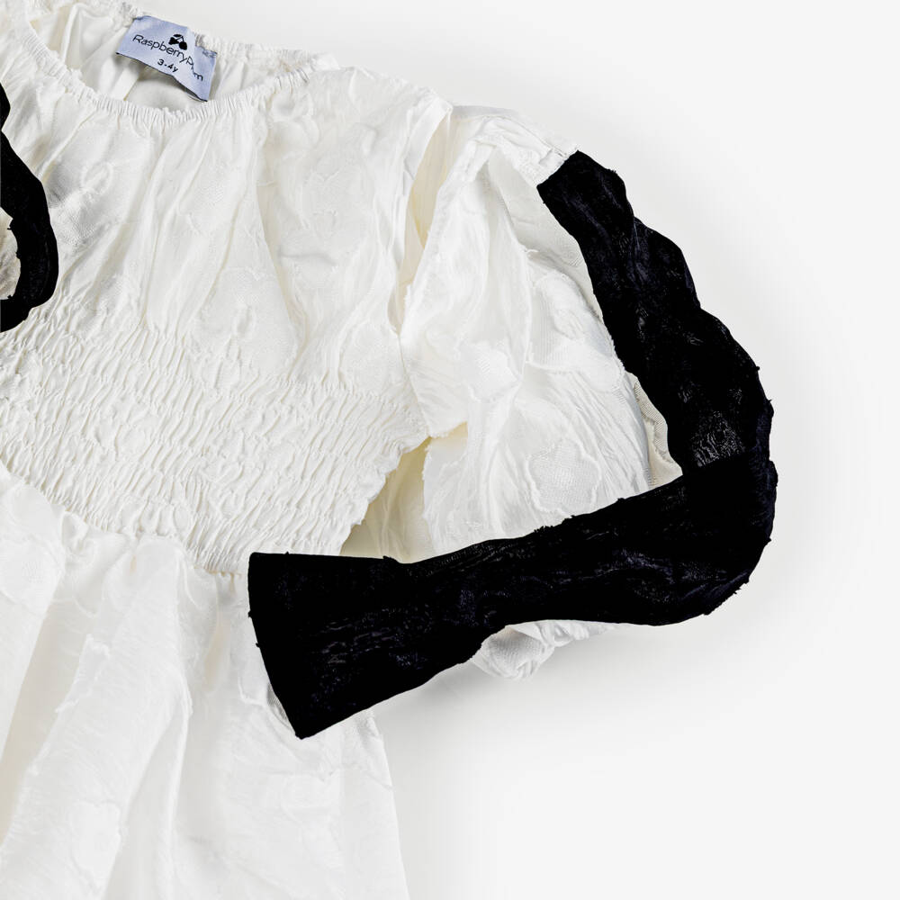 RaspberryPlum-فستان جاكار مزين بفيونكة سوداء لون أبيض للبنات | Childrensalon