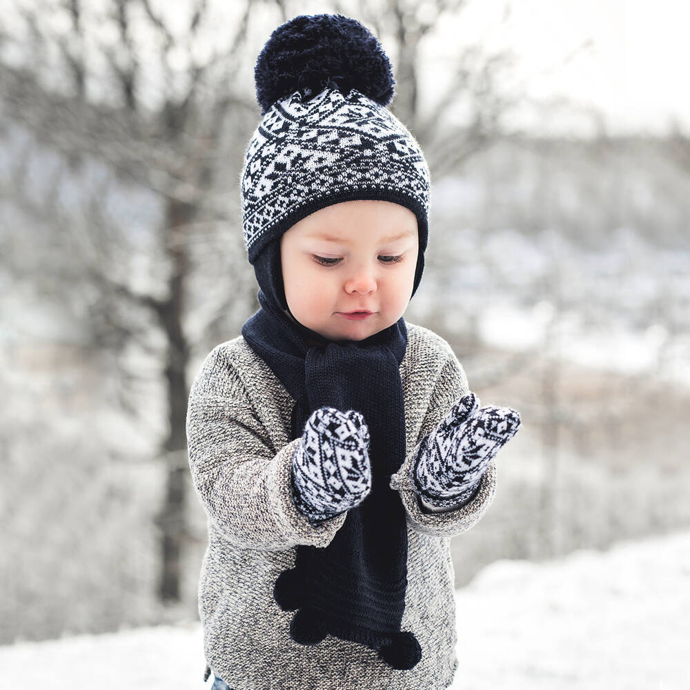 Sätila of Sweden-Синяя вязаная шапочка Alice с крупным помпоном | Childrensalon