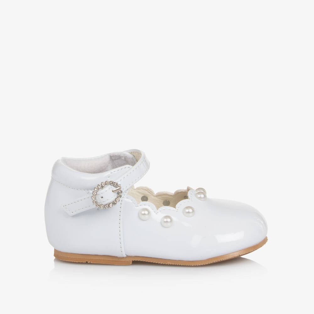 Sevva-حذاء جلد صناعي مرصع بلؤلؤ صناعي لون أبيض للبنات | Childrensalon