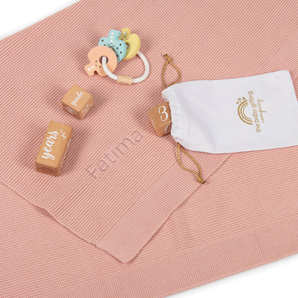 The Baby Gifting Company-طقم هامبر دب تيدي وبطانية ولعبة خشبية لون زهري  | Childrensalon