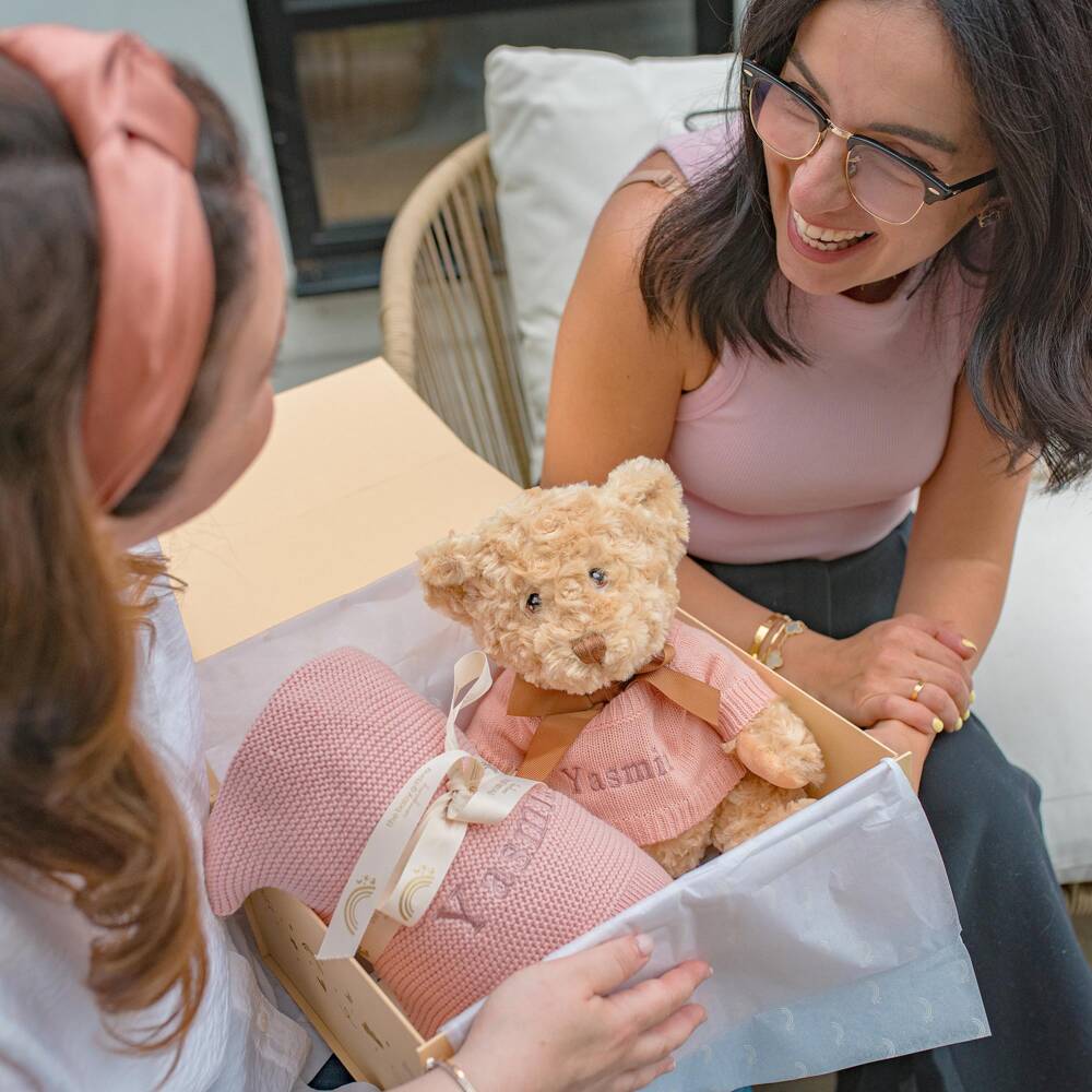 The Baby Gifting Company-سلة هامبر مخصصة لون زهري للبنات الرضع | Childrensalon