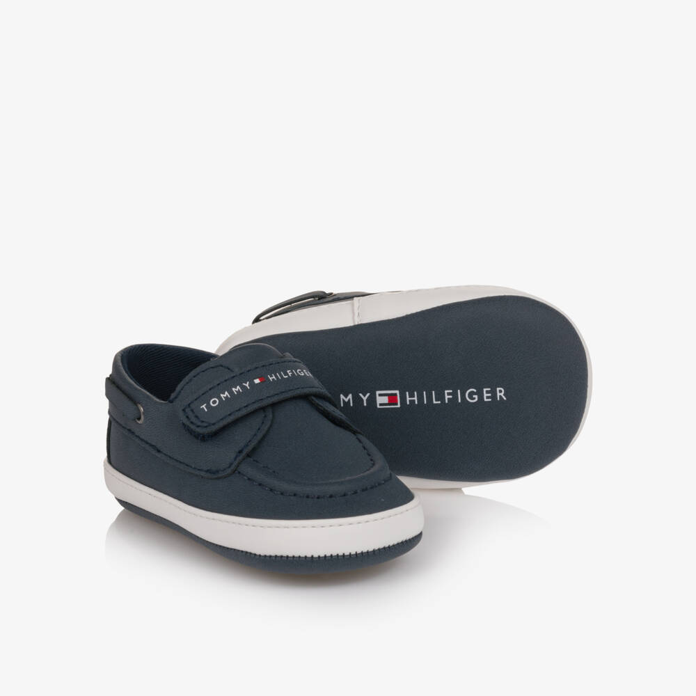 Tommy Hilfiger-حذاء رياضي جلد صناعي لون كحلي للأولاد الرضع | Childrensalon