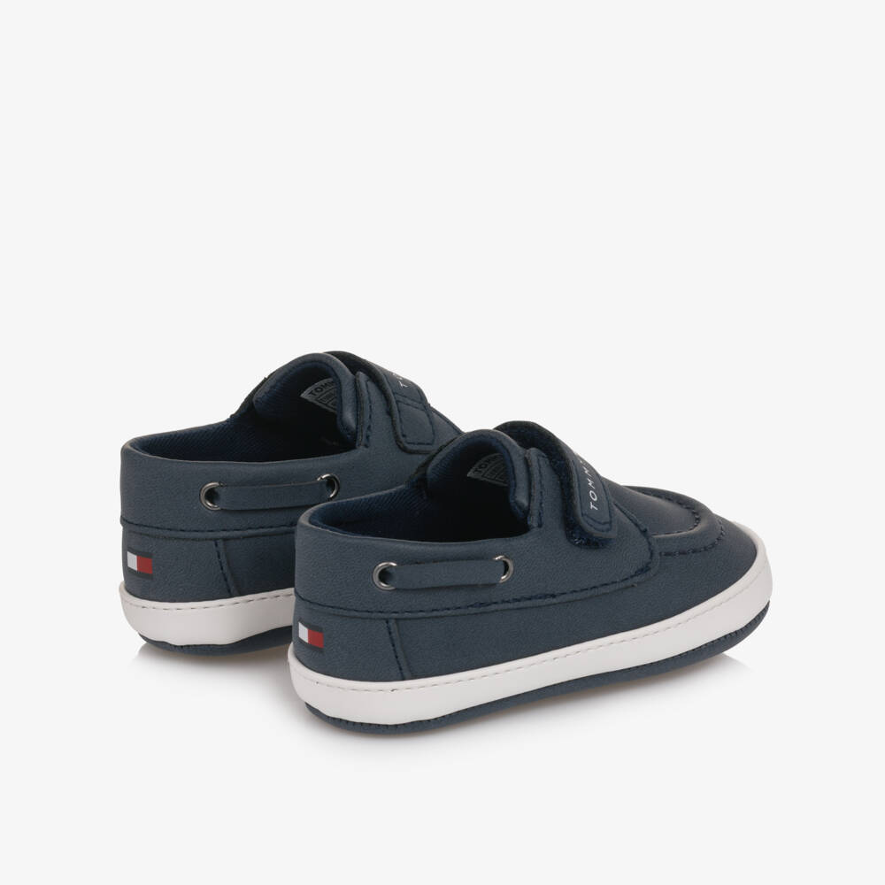 Tommy Hilfiger-حذاء رياضي جلد صناعي لون كحلي للأولاد الرضع | Childrensalon