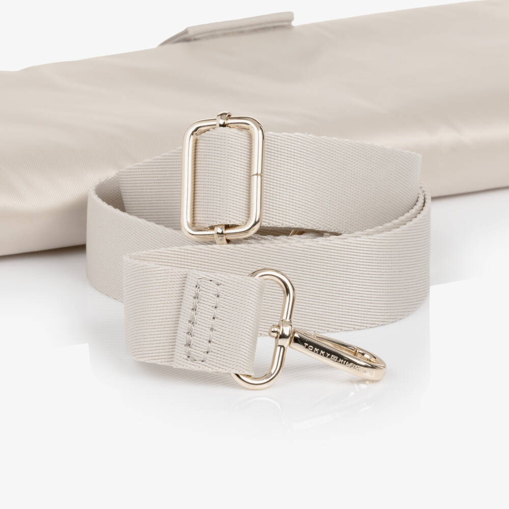 Tommy Hilfiger-حقيبة تغيير الحفاضات كانفاس لون بيج (39 سم) | Childrensalon