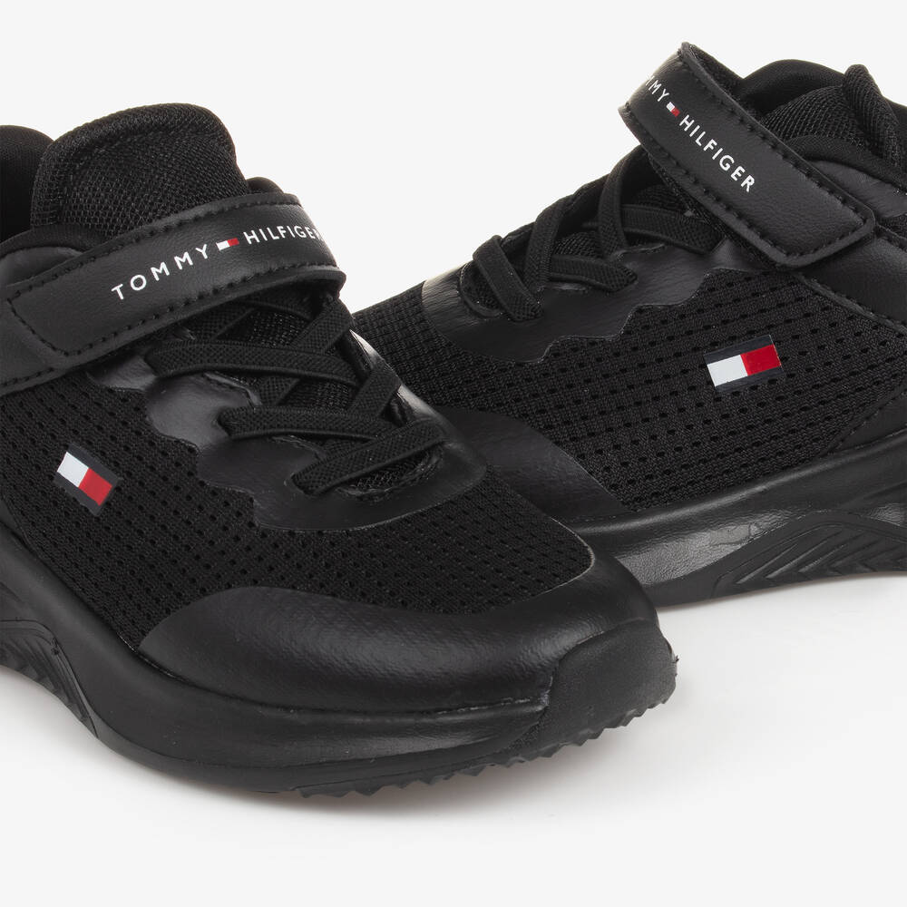 Tommy Hilfiger-حذاء رياضي بشريط لاصق جلد صناعي و شبك لون أسود | Childrensalon