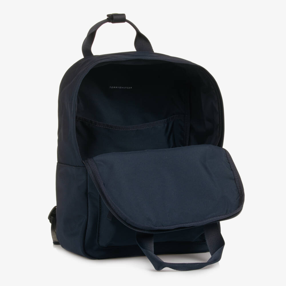 Tommy Hilfiger-حقيبة ظهر بشعار العلم لون كحلي للأولاد (34 سم) | Childrensalon