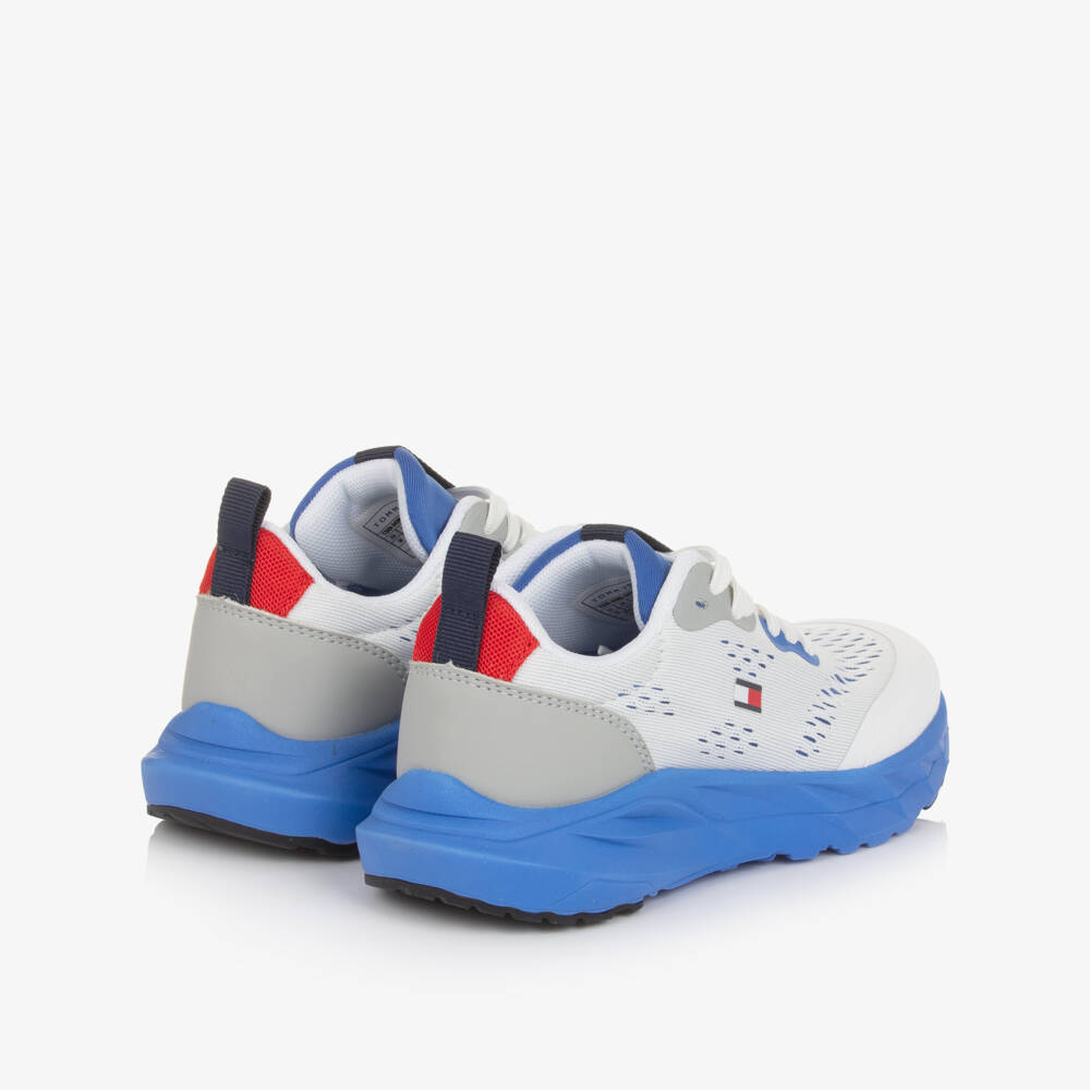 Tommy Hilfiger-حذاء رياضي بأربطة لون أبيض وأزرق للأولاد | Childrensalon